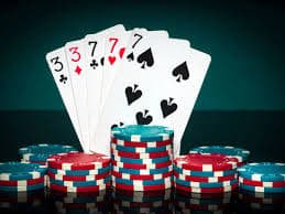 Tampilan antarmuka live casino Pasar Bola di layar smartphone dengan berbagai pilihan meja